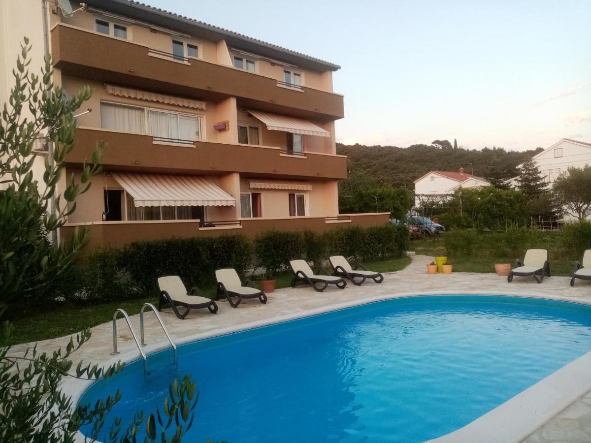 Apartment Arba 1 With Heated Pool 라브 외부 사진