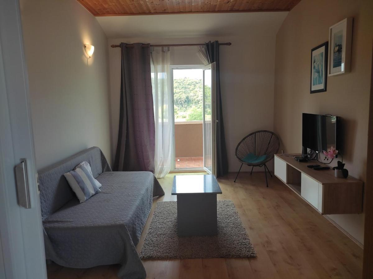 Apartment Arba 1 With Heated Pool 라브 외부 사진