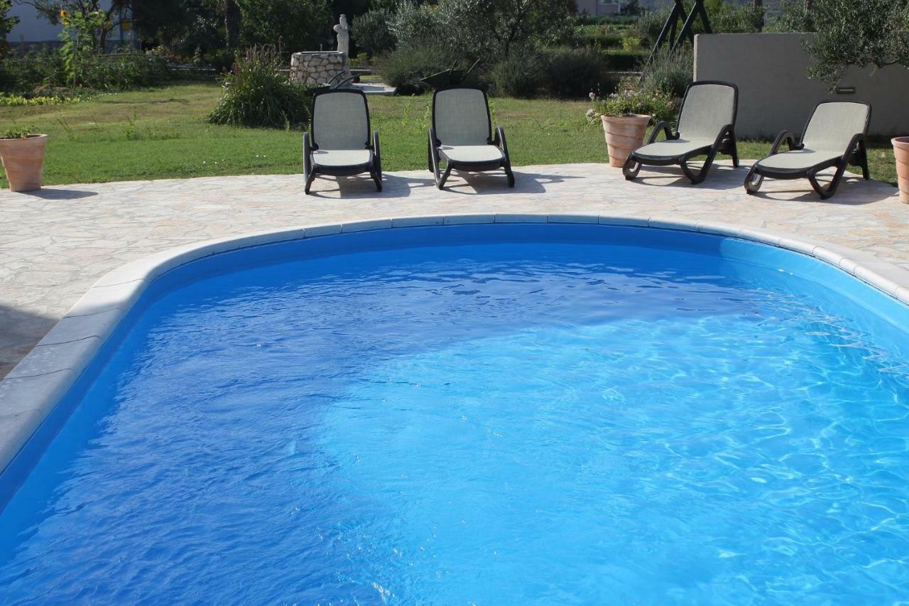 Apartment Arba 1 With Heated Pool 라브 외부 사진